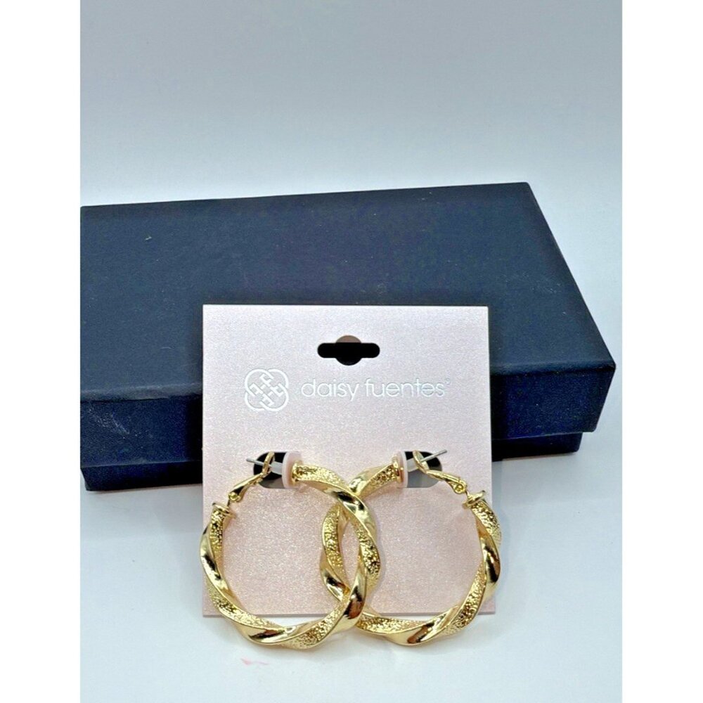 Daisy Fuentes Gold Tone Twisted Hoop Loop Pierced Earrings 1-1/2" Textured - Picture 2 of 2